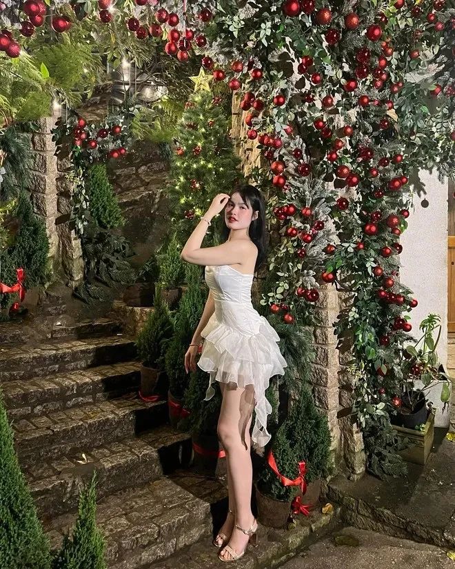 nhan-sac-gai-sinh-2k2-hen-hi-ky-su (8)