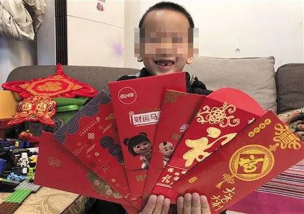 bo-me-giu-tien-li-xi-cua-con (2)