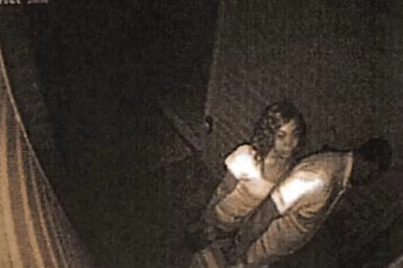 chu-nha-ham-doa-tiet--lo-camera-cua-khach-thue (1)