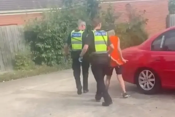 song-cung-xac-chet-5-nam (2)