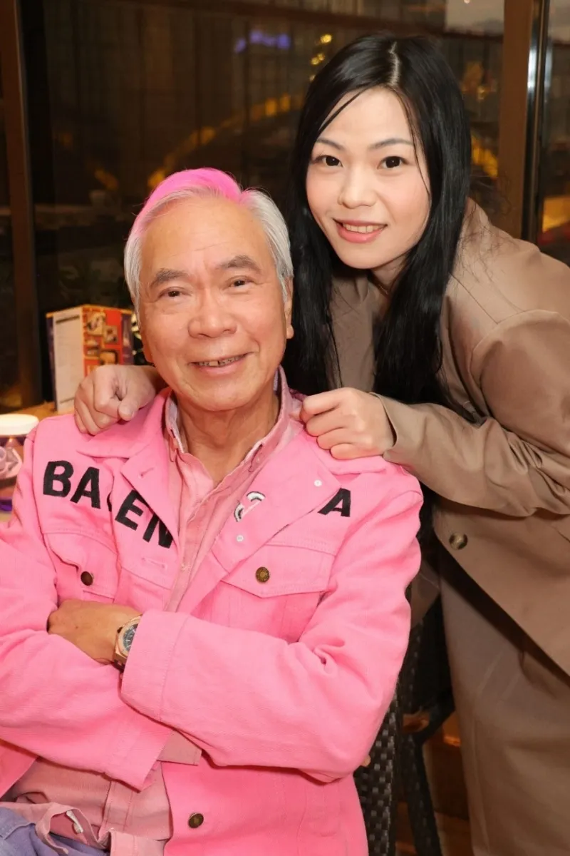 nam-dien-vien-74-tuoi-benh-vuc-ban-gai-lua-dao] (1)