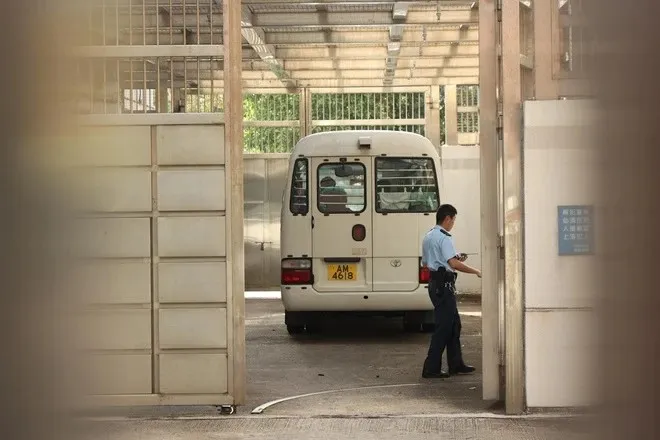 nam-dien-vien-74-tuoi-benh-vuc-ban-gai-lua-dao] (6)