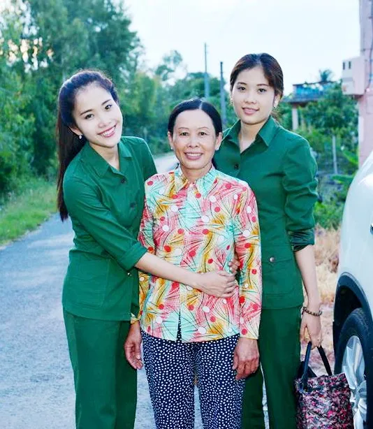 nam-em-nam-anh-goi-me-ruot-la-ba-tam (6)