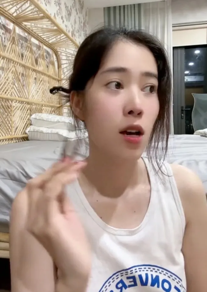 nam-em-le-duong-bao-lam-livestream (2)
