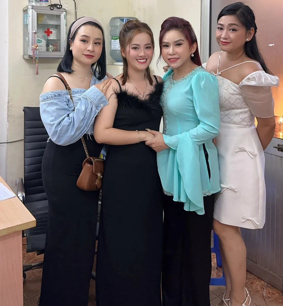 hong-loan-bieu-dien-tai-dem-nhac (4)