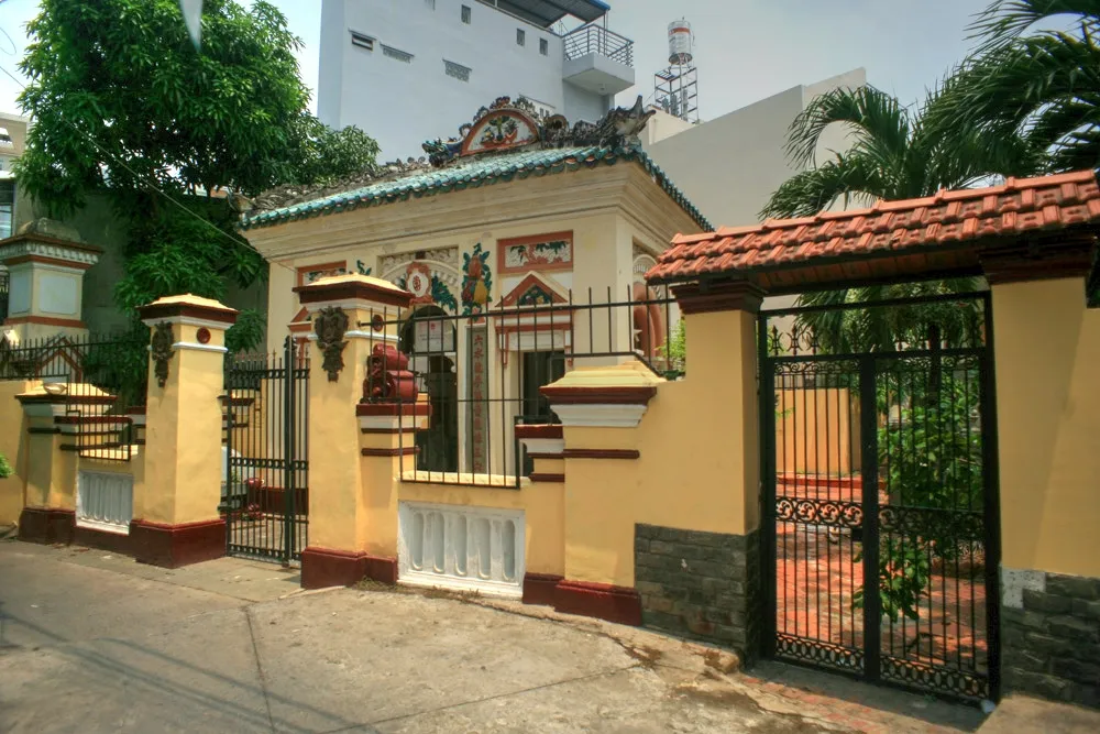 dai-gia-giau-nuc-tieng-sai-gon-lay-3-chi-em-ruot (20)