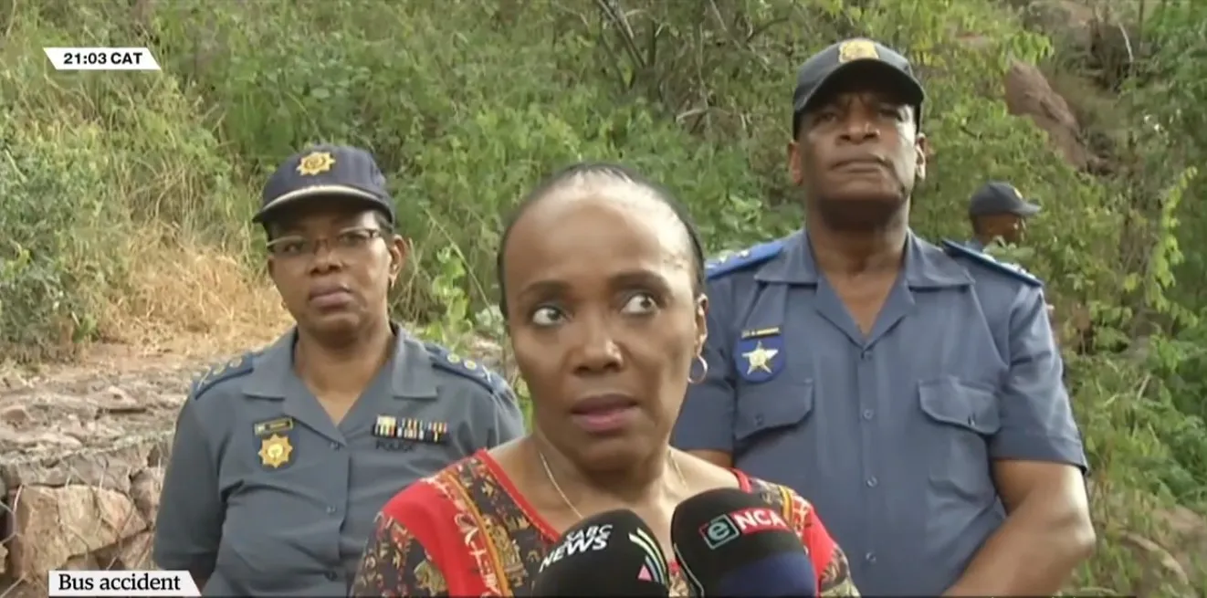 xe-buyt-lao-xuong-vuc-khien-45-nguoi-qua-doi (10)