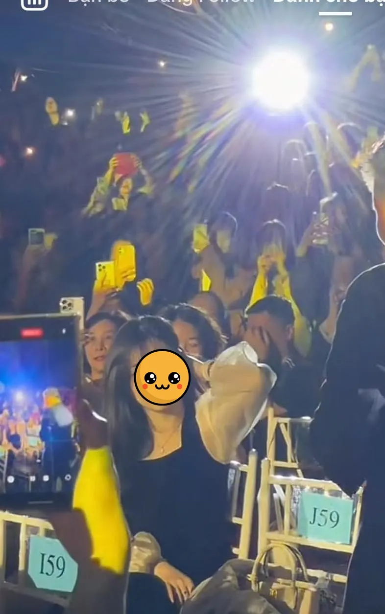 co-gai-biue-cam-la-khi-duco-cau-hon (2)