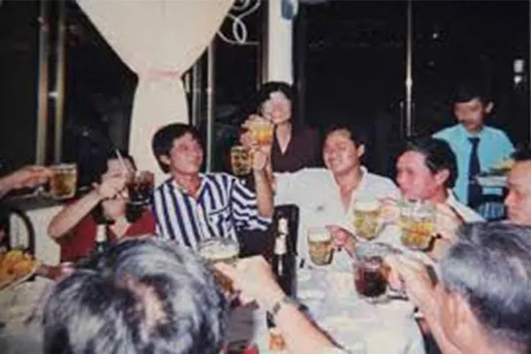 nu-dai-gia-ban-bun-sai-gon (3)