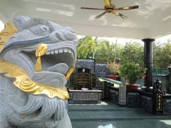 nu-dai-gia-ban-bun-sai-gon (7)