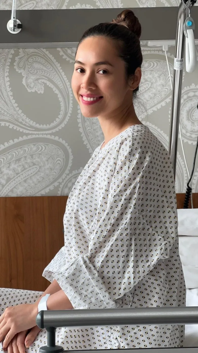 a-hau-hoang-my-sinh-con-tai-ao (1)