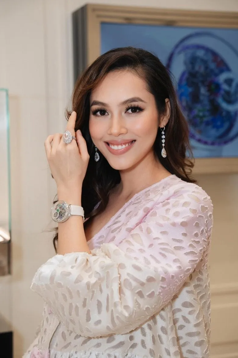 a-hau-hoang-my-sinh-con-tai-ao (4)