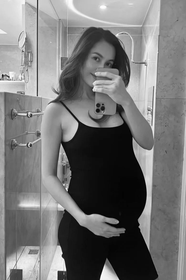 a-hau-hoang-my-sinh-con-tai-ao (6)