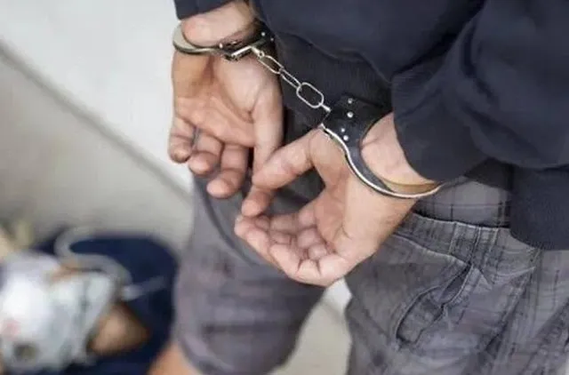 nguoi-dan-ong-nong-gian-khi-phat-hien-vo-ngoai-tinh (3)