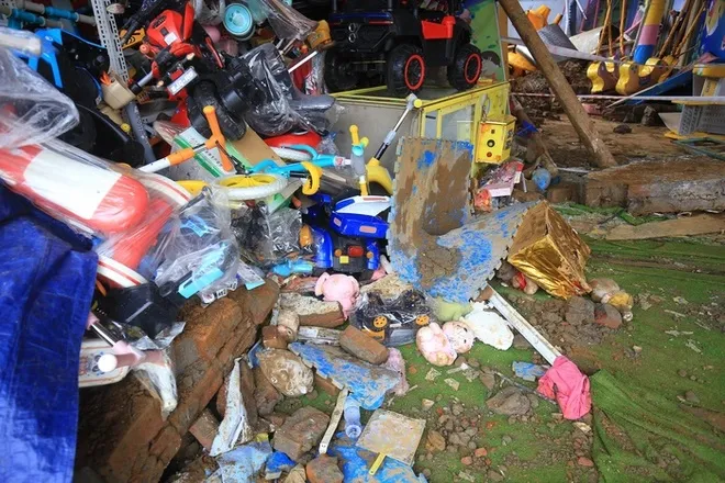 xot-xa-nguoi-cha-cao-tung-lop-dat-mong-con-con-ho (1)