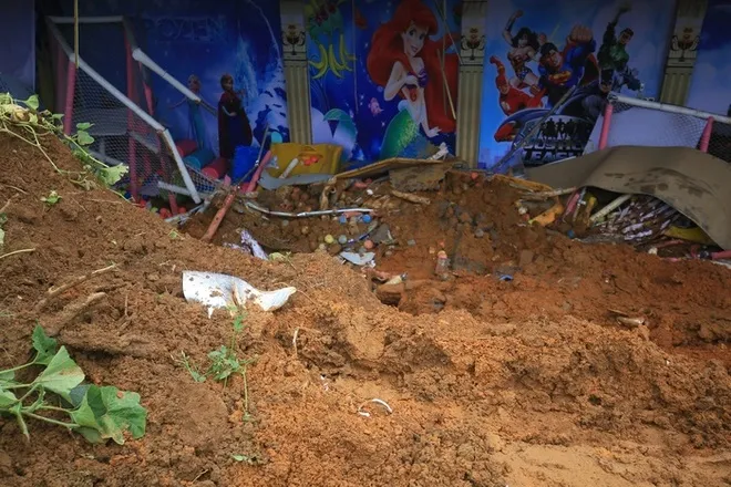 xot-xa-nguoi-cha-cao-tung-lop-dat-mong-con-con-ho (3)