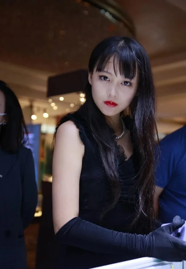 co-gai-gia-lam-nguoi-giau-de-song-sang-chanh (5)