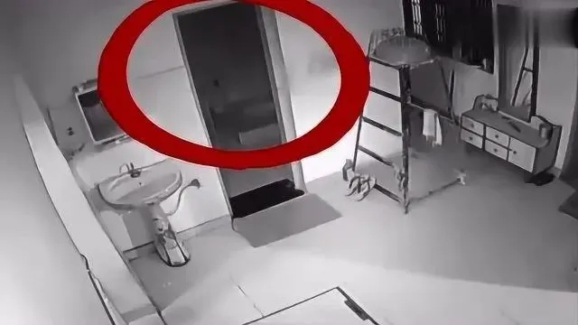 chang-trai-don-den-nha-moi-phat0hien-canh-ky-la (2)