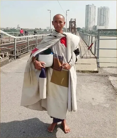 nguoi-di-theo-ong-thcih-minh-tue-qua-doi (5)