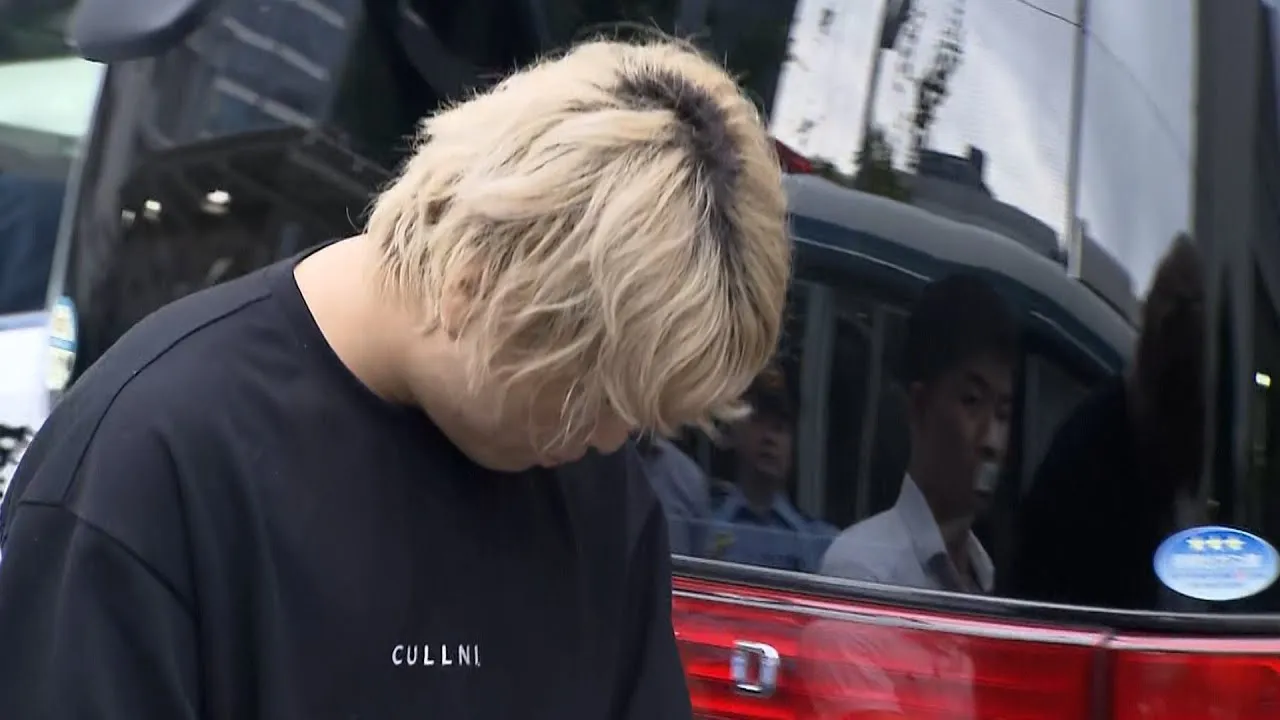 nam-ca-si-bi-bat-vi-hai-ban-gai (2)