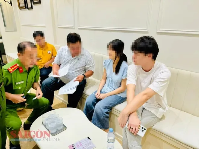 -tra-ben-trong-quan-cafe-hen-ho (3)