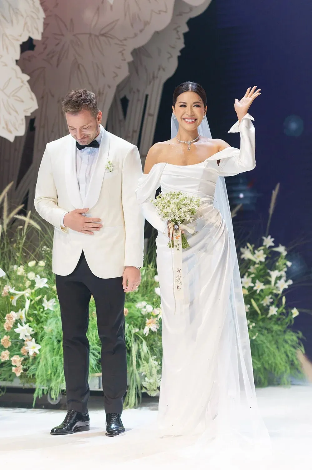 ghi-thuc-la-dam-cuoi-sao-viet (5)