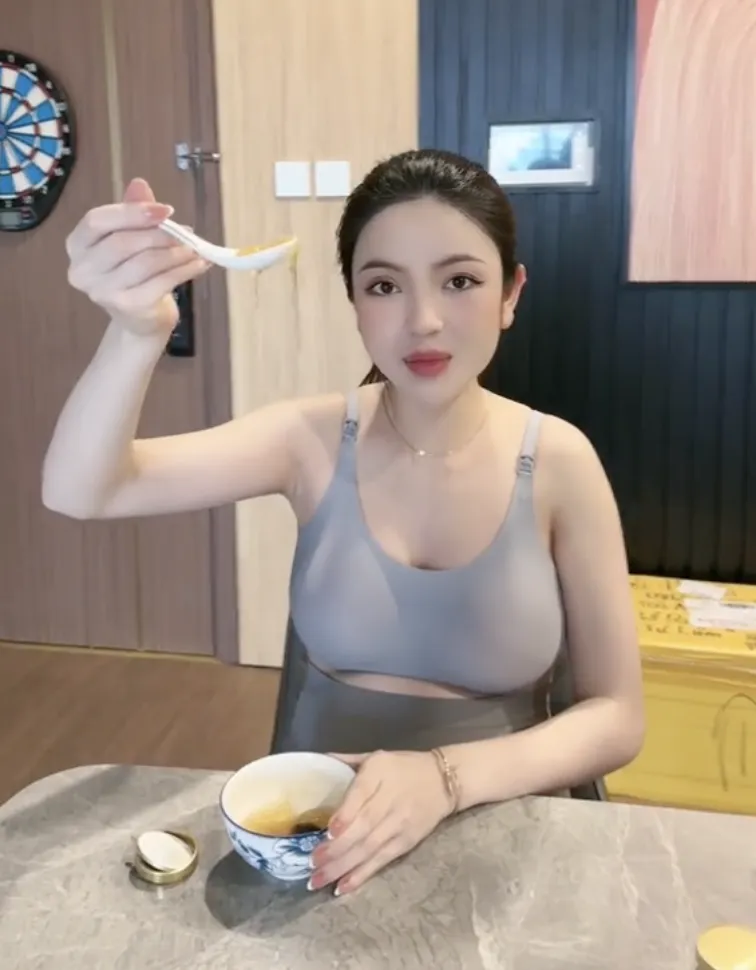 chu-thanh-huyen-bat-khoc-tren-livestream (1)