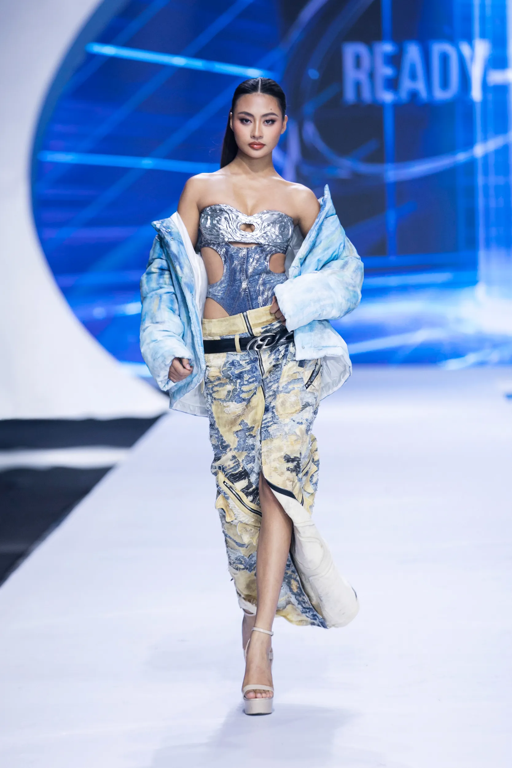 man-nhan-ngam-nhin-loat-thiet-ke-cua-cac-ntk-the-he-moi- tai-vietnam-next-gen-fashon-era1