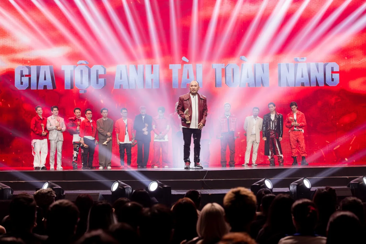 tien-luat-gay-xúc-dong-manh-khien-tat-ca-anh-tai-bat-khoc-tai-chung-ket-chương-trình-anh-trai-vuot0ngan-chong-gai