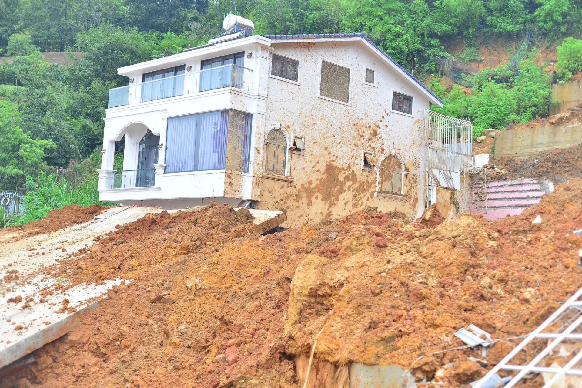 hien-truong-sat-lo-dat-o-da-lat-4