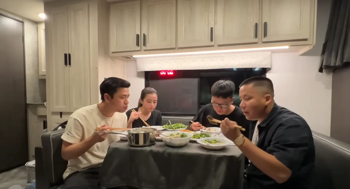 khoa-pug-di-du-lich-5