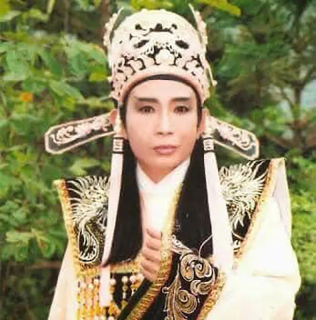 tang-le-nghe-si-trong-thanh-4