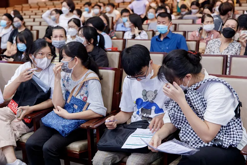 luu-y-khi-tan-sinh-vien-nhap-hoc-giup-tiet-kiem-tranh-mac-bay-4