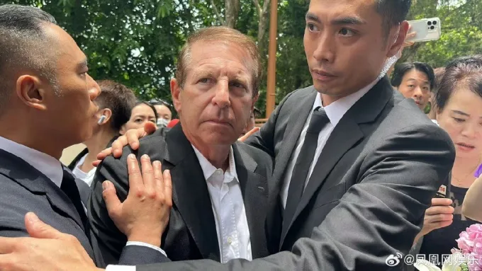 tang-le-dam-nuoc-mat-cua-nu-ca-si-coco-lee-5