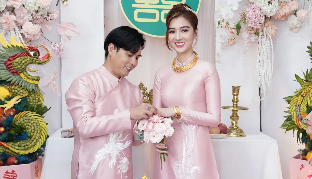 ho-quang-hieu-lam-le-an-hoi-voi-ban-gai-kem-17-tuoi-8 (2)