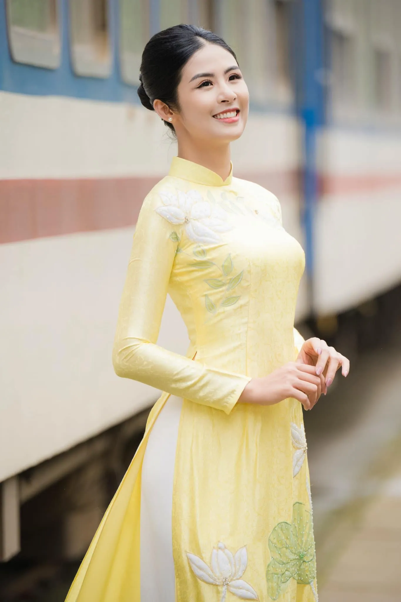 hoa-hau-duoc-tra-luong-1-ty-dong-moi-nam-3