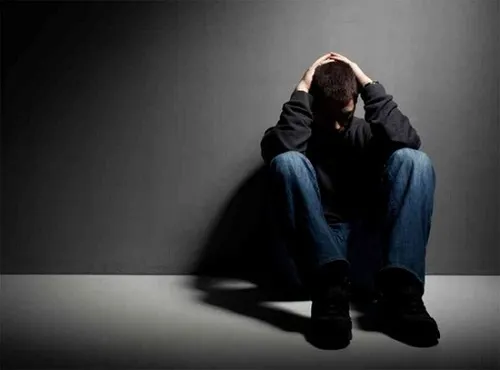 thanh-nien-gap-rac-roi-vi-cai-ten-do-me-dat-1