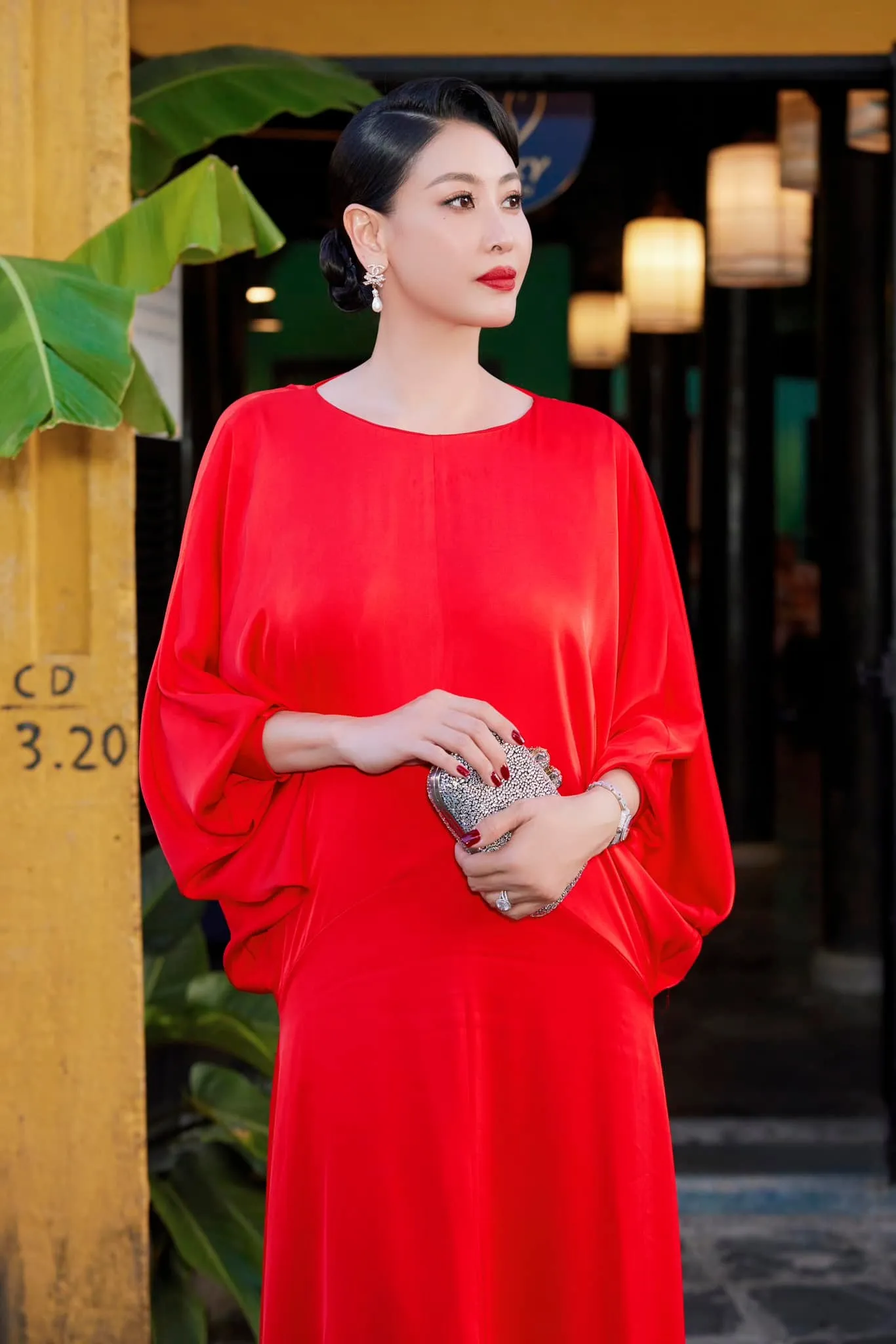 cau-tra-loi-ung-xu-hay-nhat-lich-su-hoa-hau-viet-nam-2