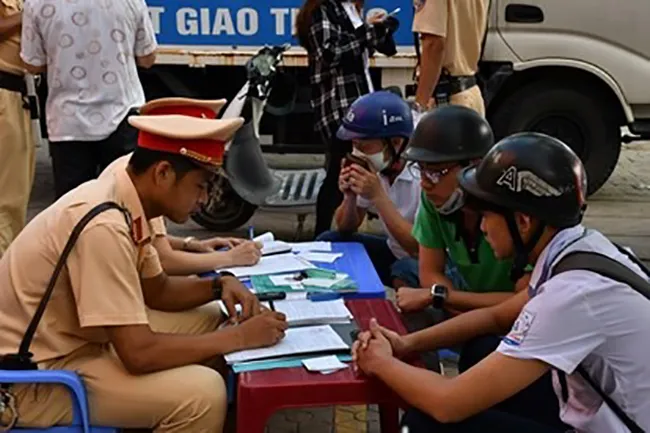 nhung-loi-vi-pham-bi-tuoc-bang-lai-xe-2-nam-1