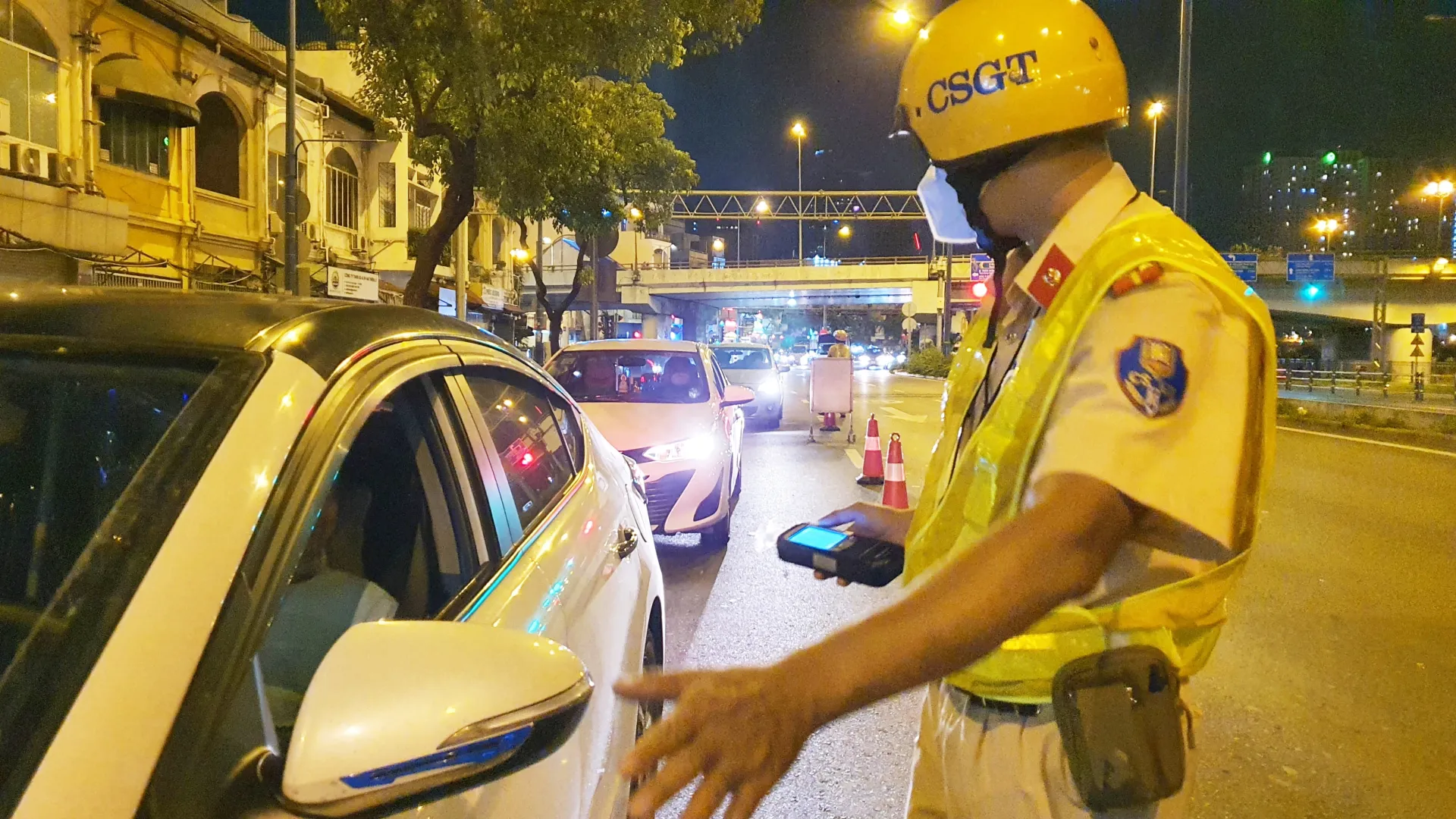 nhung-loi-vi-pham-bi-tuoc-bang-lai-xe-2-nam