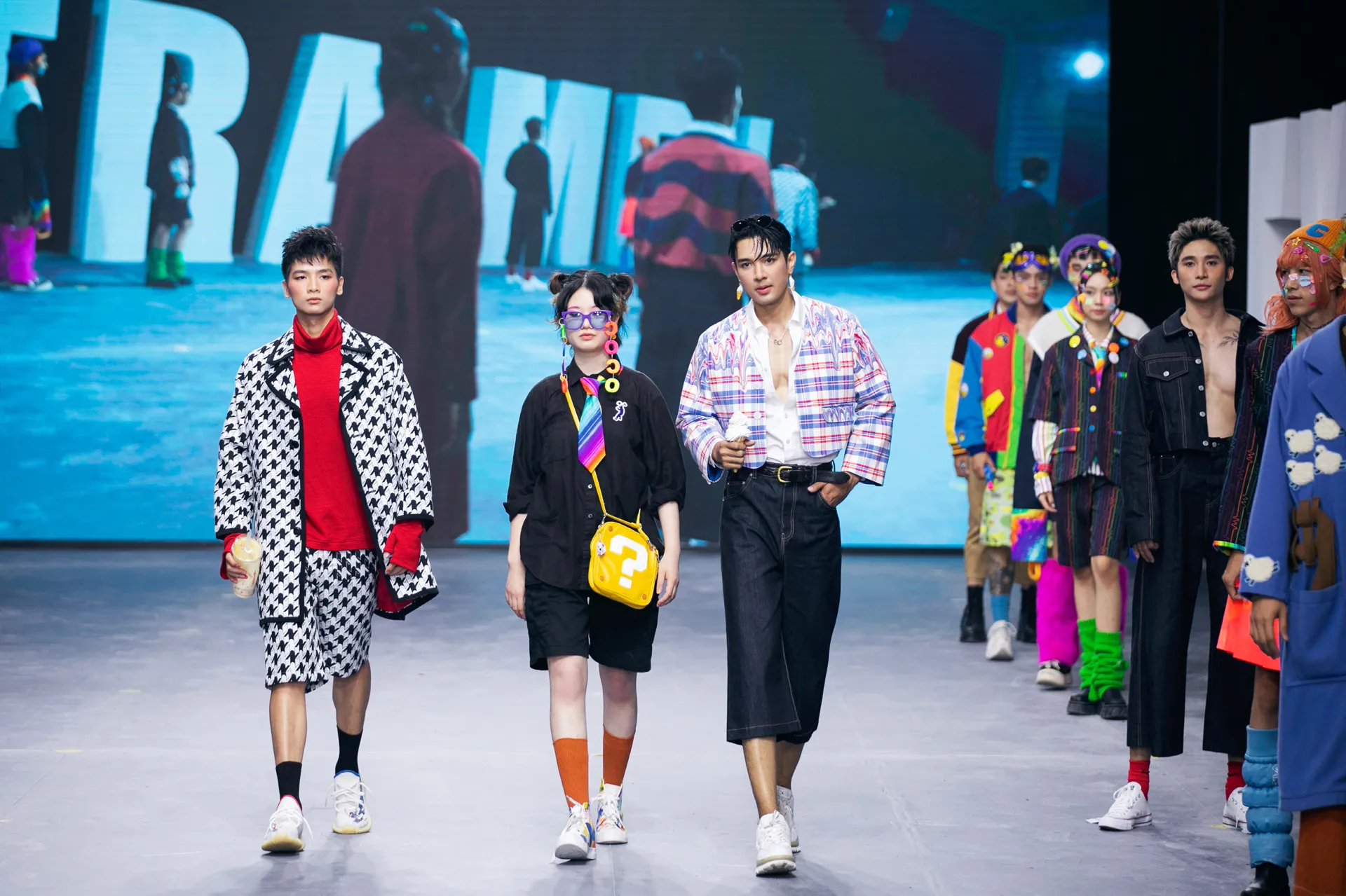 show-dien-thoi-trang-extra-men-show