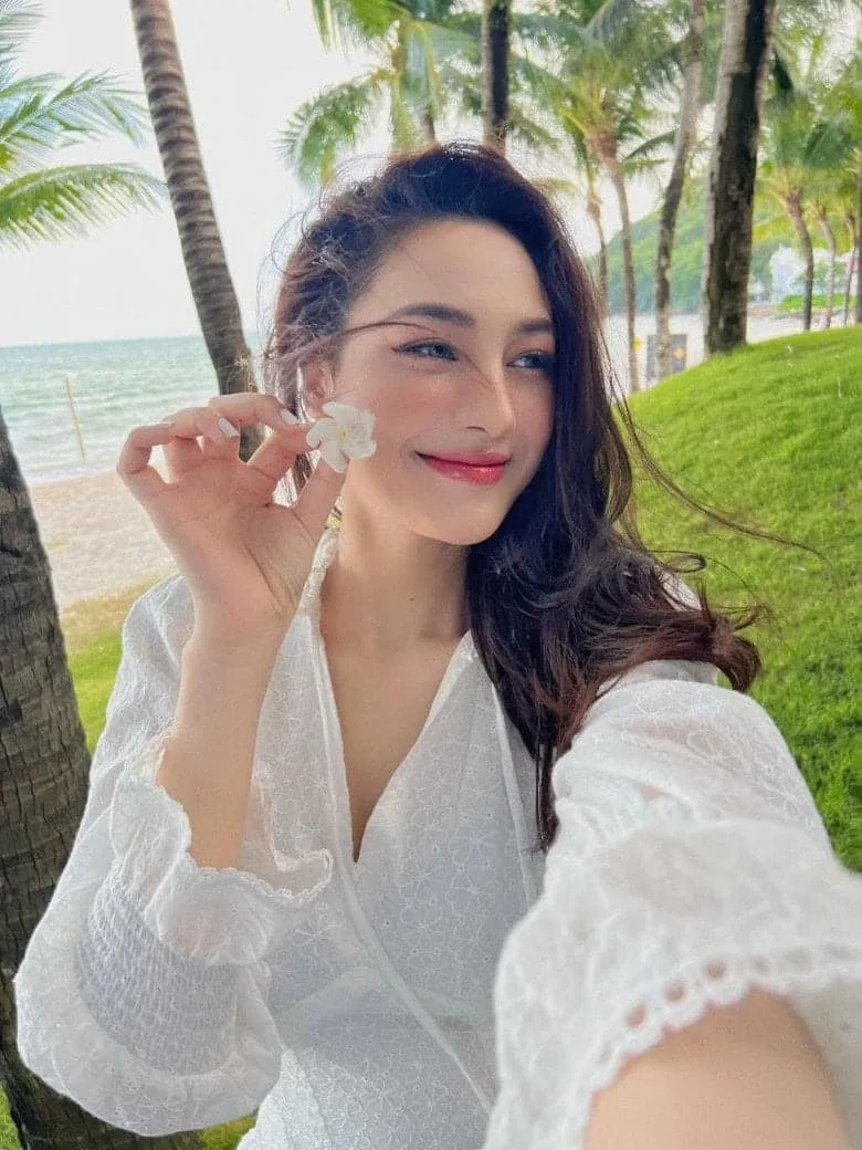 co-gai-e-de-di-thi-hoa-hau-nhan-sac-chua-qua-chinh-sua-7