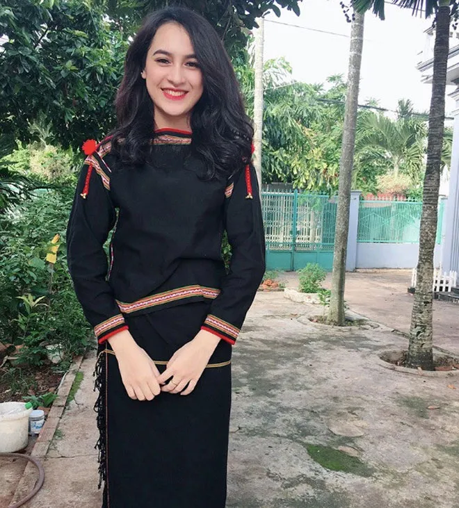 co-gai-e-de-di-thi-hoa-hau-nhan-sac-chua-qua-chinh-sua-9