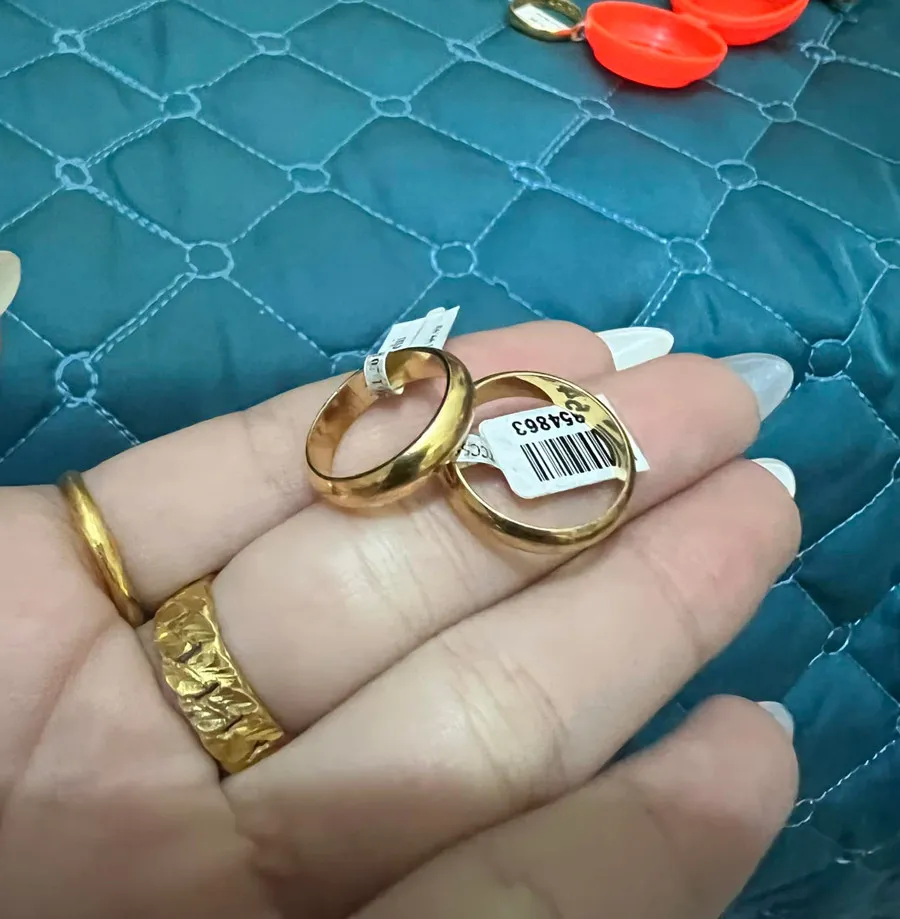 co-gai-trom-8-chi-vang-trong-ngay-cuoi-cua-ban-than-2