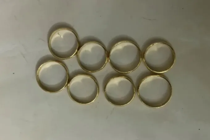 co-gai-trom-8-chi-vang-trong-ngay-cuoi-cua-ban-than