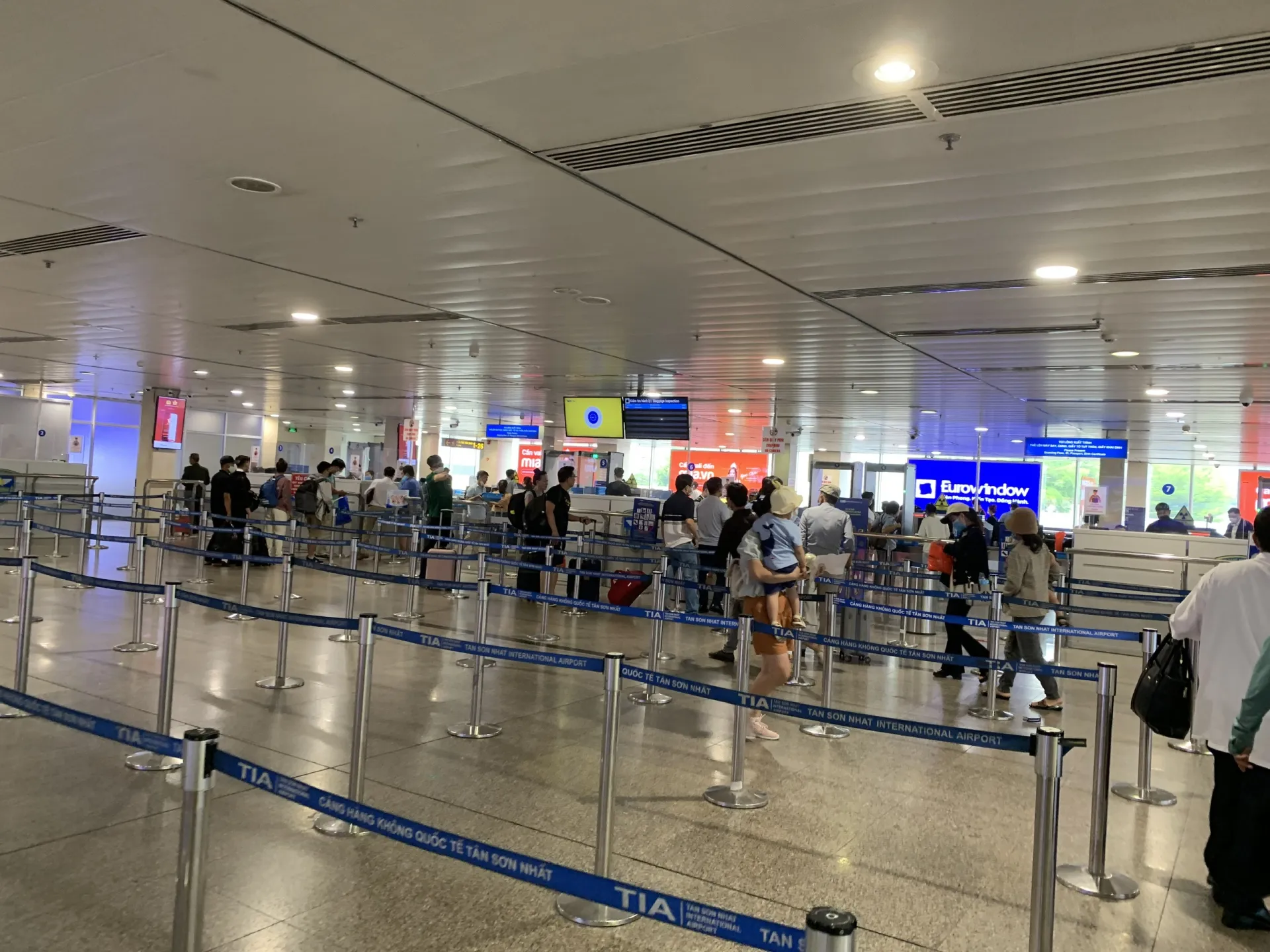 sap-bo-quay-lam-thu-tuc-rieng-o-san-bay-khach-thay-quay-nao-trong-thi-vao-1