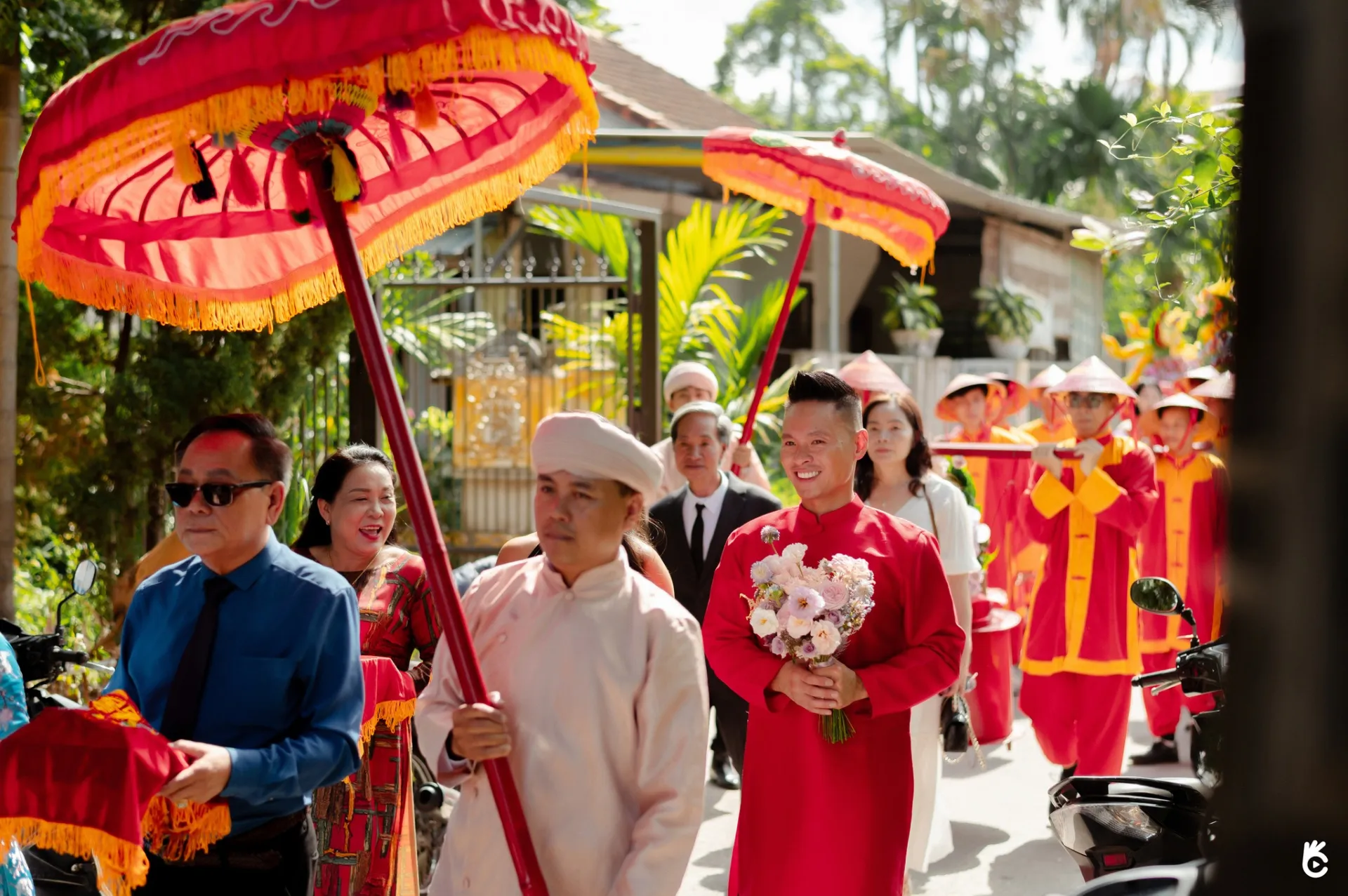 co-dau-chu-re-duoc-trao-26-so-do-trong-dam-cuoi-o-hue-3