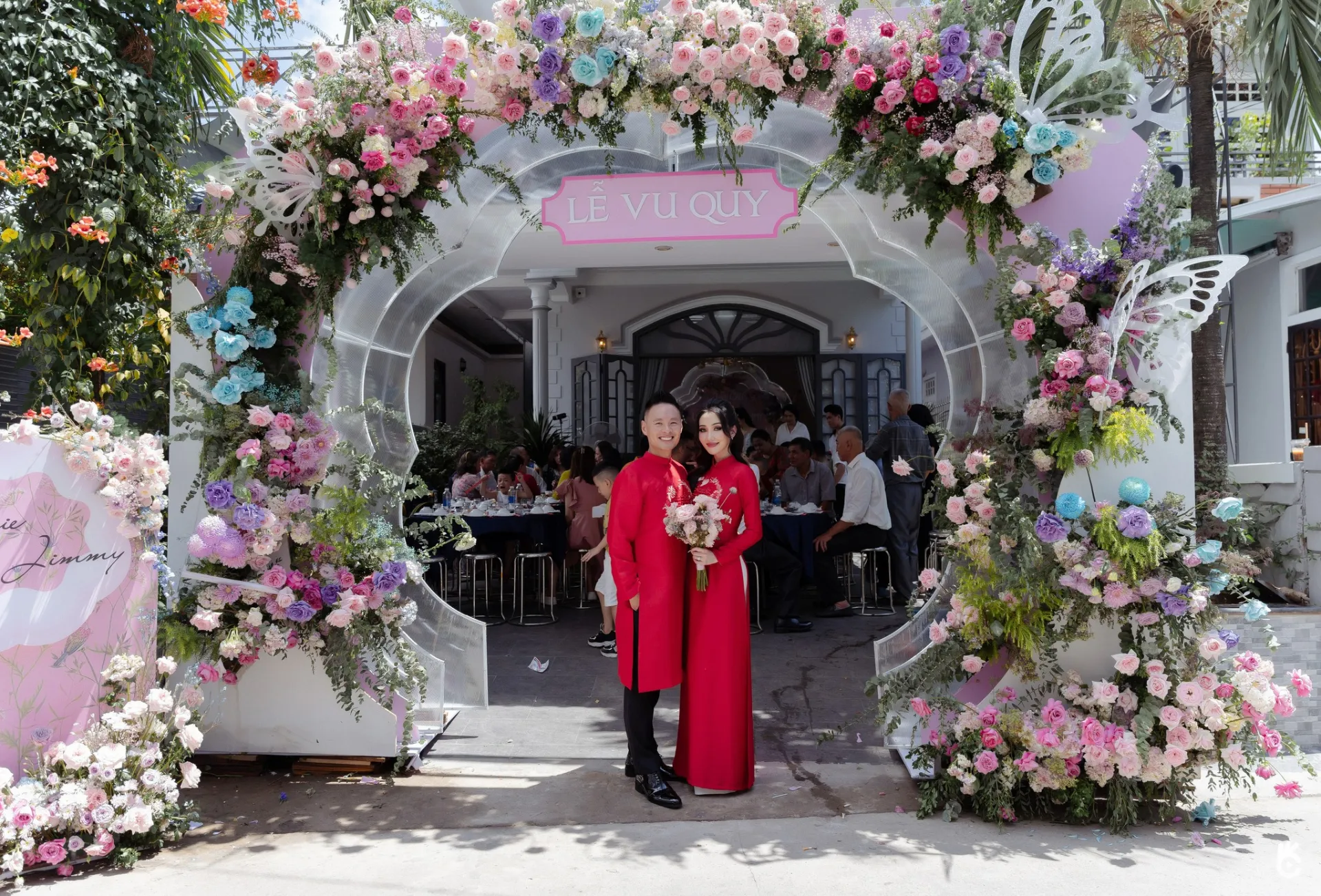 co-dau-chu-re-duoc-trao-26-so-do-trong-dam-cuoi-o-hue-4