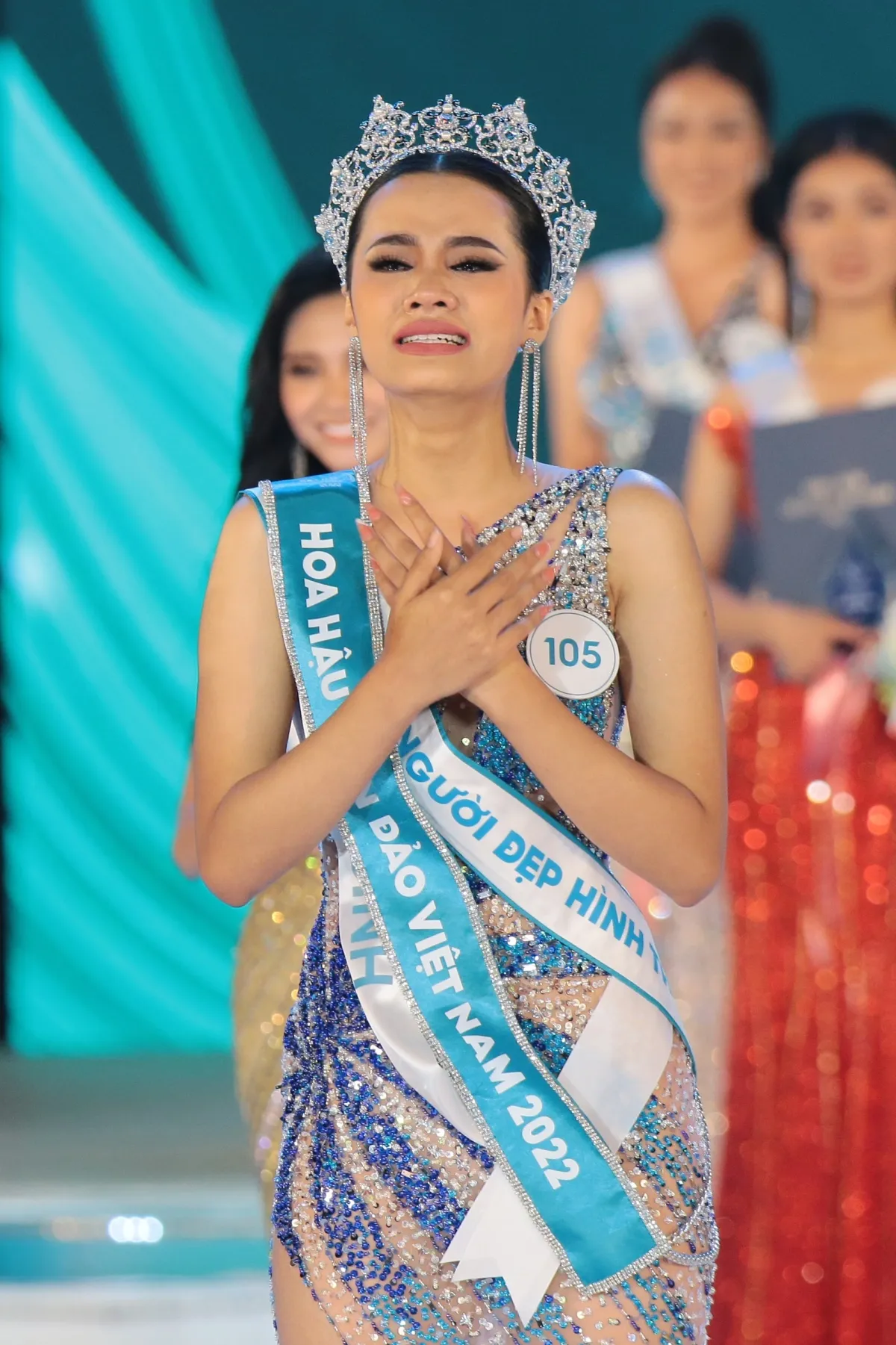 hoa-hau-dinh-nhu-phuong-tra-lai-vuong-mien-sau-dang-quang-2