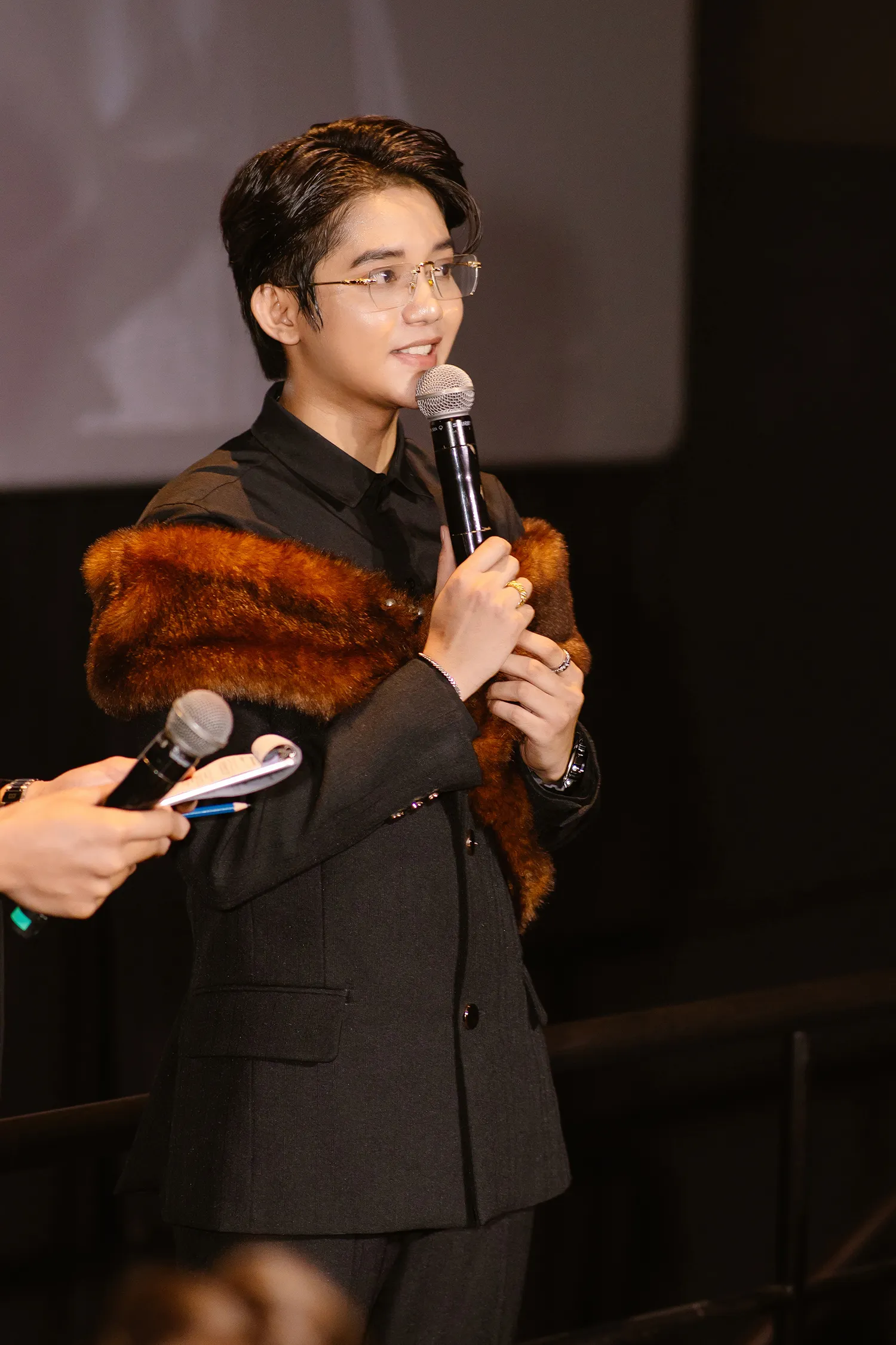 phat-ho-ra-mat-mv-quen-mot-nguoi-thuong-em-2